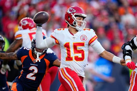 Chiefs 3, Broncos 0: Patrick Mahomes, Russell Wilson each get picked off in first quarter